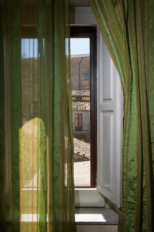 Umberto 33 Bed and Breakfast Piazza Armerina Rum bild
