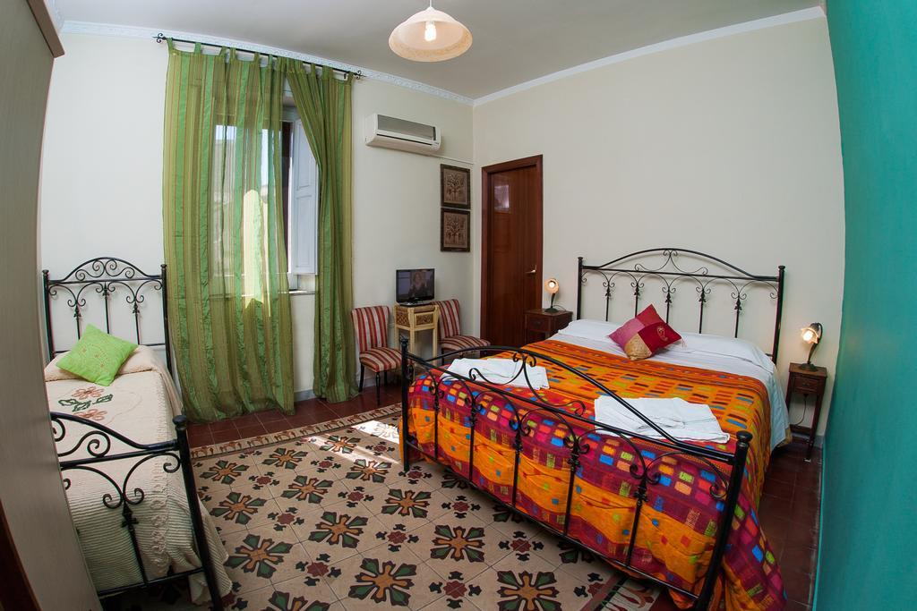 Umberto 33 Bed and Breakfast Piazza Armerina Rum bild