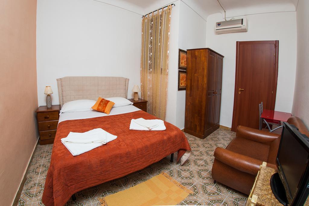Umberto 33 Bed and Breakfast Piazza Armerina Rum bild